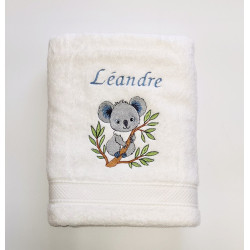 Serviette brodée personnalisée avec prénom et motif Koala sur le branche