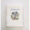 Serviette brodée personnalisée avec prénom et motif Koala sur le branche