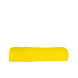 Serviette brodée personnalisée avec prénom et motif tracteur vert et jaune